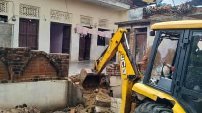 ആരുടെയും വീട് ഇങ്ങനെ തകർക്കാൻ കഴിയില്ല : പ്രതികൾക്കെതിരായ "ബുൾഡോസർ നടപടി"ക്കെതിരെ ഹൈക്കോടതി