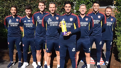 'Strong start rewarded': Arsenal fans ecstatic after Mikel Arteta bags Premier League Manager of the Month
