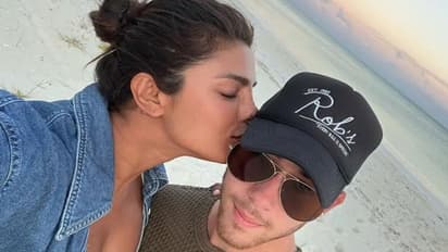 प्रियंका चोपड़ा संग रोमांटिक बर्थडे सेलिब्रेशन को रवाना हुए निक जोनस, प्राइवेट जेट का वीडियो हुआ वायरल