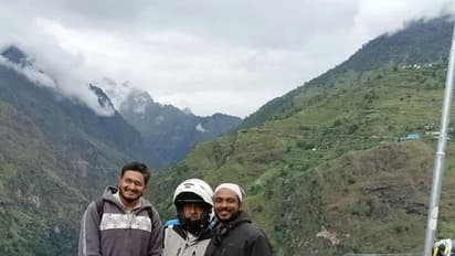 உதவி செய்ய ஆளில்லாமல் நடுரோட்டில் தவித்த நபர்.! மீண்டும் மெக்கானிக்காக மாறிய அஜித்.! ரசிகரின் நெகிழ்ச்சி பதிவு