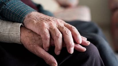 ദിവസങ്ങളായി മകന്‍റെ വിവരമില്ല; വൃദ്ധ ദമ്പതികളെ സഹായിച്ച് സ്വിഗ്ഗി ഡെലിവെറി ഏജന്‍റ്