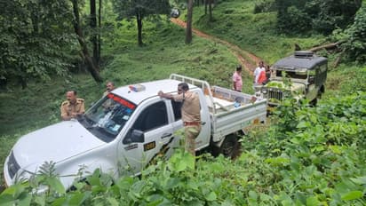 ആദിവാസി കോളനിയിൽ ക്യാംപിന് പോയ ജീപ്പ് ഡീസൽ ടാങ്ക് പൊട്ടി, ഡോക്ടറും സംഘവും ഉൾവനത്തിൽ കുടുങ്ങിയത് നാല് മണിക്കൂർ