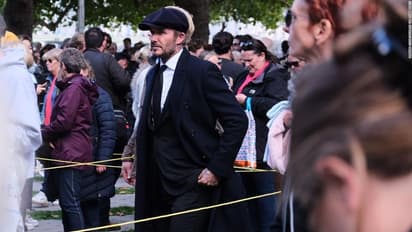 महारानी के सम्मान में...दिग्गज फुटबॉलर डेविड बेकहम लोगों की कतार में घंटों खड़े होकर देने पहुंचे श्रद्धांजलि