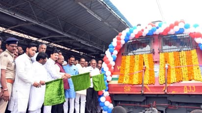 Kalyana Karnataka : ಕಲಬುರಗಿ - ಕೊಲ್ಹಾಪುರ ಎಕ್ಸ್ಪ್ರೆಸ್ ರೈಲಿಗೆ ಚಾಲನೆ