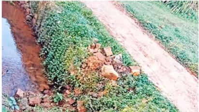 റോഡ് പുനര്നിര്മിക്കാന് എംഎല്എ ഫണ്ട് അനുവദിച്ചു; പക്ഷേ, പഞ്ചായത്ത് രജിസ്റ്ററില് റോഡ് കാണാനില്ല!