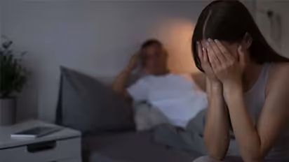 ब्लैक डायरी: रात में पति की इस आदत से बर्बाद हो गई है सेक्स लाइफ, बार-बार उठाकर करता है यह चीज