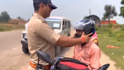 Watch: Police officer's unique idea on helmet awareness has delighted netizens