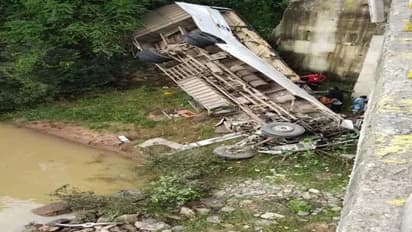 हजारीबाग हादसा: बस पर 52 लोग सवार थे, 7 की हुई मौत, राष्ट्रपति समेत तमाम नेताओं ने जताया दुख