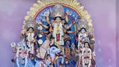 শেকলে বাঁধা দুর্গা মূর্তি! জানেন কি গোসাই বাড়ির পুজোর নেপথ্যের কাহিনি?