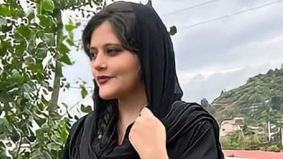 Hijab ಧರಿಸದ್ದಕ್ಕೆ ಯುವತಿ ಬಂಧನ: ಕೋಮಾದಲ್ಲಿದ್ದ ಮಹಿಳೆ ಸಾವು