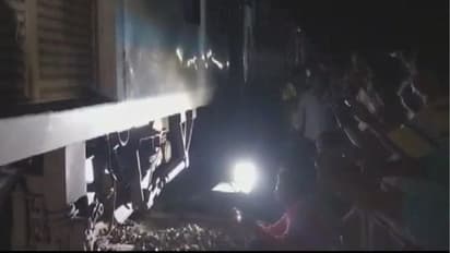 పట్టాలు తప్పిన జనశతాబ్ది ఎక్స్‌ప్రెస్ ​.. ట్రాక్ పైకి ఎద్దు రావ‌డంతో ..