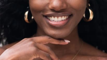 Teeth: பற்களில் மஞ்சள் கறையா? இந்த டிப்ஸ் உங்களுக்கு தான்!