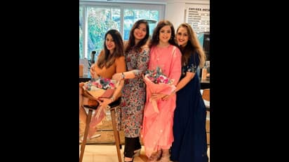 சிம்ரன்- ஜோதிகாவுடன் மீனா..3 ஸ்டார் புகைப்படத்தை கொண்டாடும் ரசிகர்கள்..