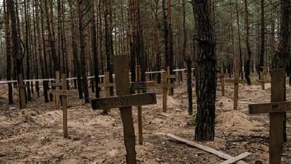 400 -ൽ അധികം മൃതദേഹങ്ങൾ, 20 മൃതദേഹസഞ്ചികൾ, റഷ്യ പിൻവാങ്ങിയതിന് പിന്നാലെ കൂട്ടക്കുഴിമാടം കണ്ടെത്തി