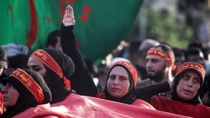 হিজাব ছুঁড়ে ফেলে মুসলিম মহিলাদের বিক্ষোভ, রণক্ষেত্র গোটা এলাকা