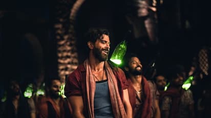 ডাক্তারের নিষেধাজ্ঞা সত্ত্বেও থেমে যাননি হৃত্বিক রোশন, দর্শকদের দিয়েছেন একের পর এক ব্লগব্লাস্টার ছবি