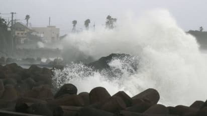 বিপজ্জনক ঝড়ের মুখে পড়তে চলেছে জাপান, জারি চূড়ান্ত সতর্কতা, খালি করা হচ্ছে লাখ লাখ বাড়ি