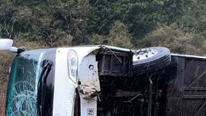 'ഈ വർഷത്തെ ഏറ്റവും വലിയ വാഹനാപകടം', 47 പേരുമായി സഞ്ചരിച്ച ബസ് കൊക്കയിലേക്ക് മറിഞ്ഞ് ചൈനയിൽ 27 പേർ മരിച്ചു