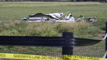 ആകാശത്തുവച്ച് ചെറുവിമാനങ്ങൾ കൂട്ടിയിടിച്ചതിൽ മരിച്ചത് മൂന്നുപേർ