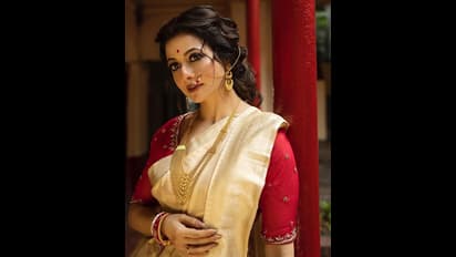 কেমন হবে অষ্টমীর লুক? নাকে নথ, শাড়ি-গয়নায় কোয়েলের মতো সাবেকি সাজে সেজে উঠতে পারেন আপনিও