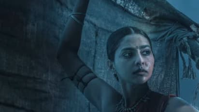 ഐശ്വര്യ ലക്ഷ്മിയും കാര്ത്തിയും, 'പൊന്നിയിൻ സെല്വൻ' ഗാനത്തിന്റെ ലിറിക്കല് വീഡിയോ