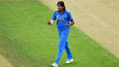 ঝুলন গোস্বামীর আবসরে আবেগঘন টুইট মমতা বন্দ্যোপাধ্যায়ের, বললেন অনেক মেয়েই অনুসরণ করে তাঁকে 