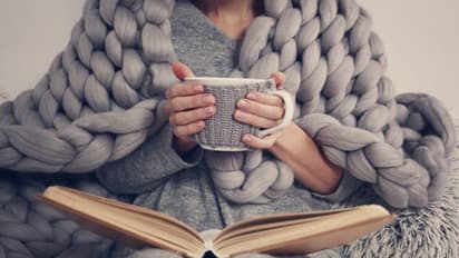 महिलाएं पुरुषों की तुलना में ज्यादा ठंडी क्यों होती हैं? वैज्ञानिकों ने खोला रहस्य