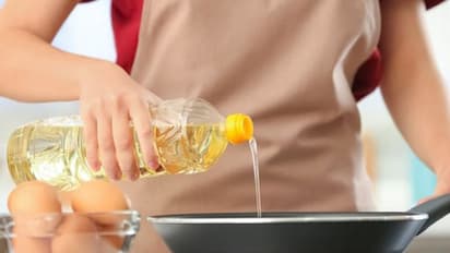 Health Tips: ಆಗಾಗ ಆರೋಗ್ಯ ಹದಗೆಡ್ತಿದ್ಯಾ? ಅಡುಗೆಗೆ ಬಳಸೋ ಎಣ್ಣೆ ಸರಿಯಿದ್ಯಾ ಚೆಕ್ ಮಾಡ್ಕೊಳ್ಳಿ