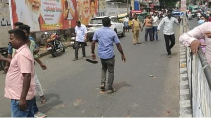 புதுச்சேரியில் தந்தை பெரியார் தி.க மற்றும் இ.முன்னணி பாஜக நடு ரோட்டில் கற்கள் வீசி மோதல்!!