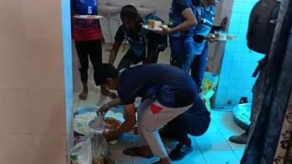 Weird News: ಕಬಡ್ಡಿ ಆಟಗಾರರಿಗೆ ಟಾಯ್ಲೆಟ್ನಲ್ಲಿಟ್ಟಿದ್ದ ಊಟ ಬಡಿಸಿದ ಅಧಿಕಾರಿ