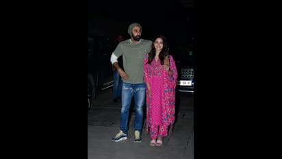 ಪಿಂಕ್ ಕಫ್ತಾನ್ ಧರಿಸಿ ಪತಿ ಜೊತೆ ಸಿಂಪಲ್ ಪೋಸ್ ನೀಡಿದ ಗರ್ಭಿಣಿ ಅಲಿಯಾ; ಫೋಟೋ ವೈರಲ್ 