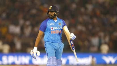 ഓസീസിനെതിരെ ഹിറ്റായില്ലെങ്കിലും സിക്സര്‍ റെക്കോര്‍ഡിനൊപ്പമെത്തി രോഹിത്