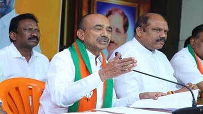 వేల ఎకరాల భూమి కొట్టేయడానికే ధరణీ పోర్టల్.. కేసీఆర్పై ఈటల ఆరోపణలు