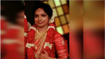കൊല്ലത്ത് യുവതി ഭർതൃവീട്ടിൽ തൂങ്ങിയ നിലയിൽ, കണ്ടത് രാവിലെ വിദേശത്ത് നിന്നും വീട്ടിലെത്തിയ ഭർത്താവ് 