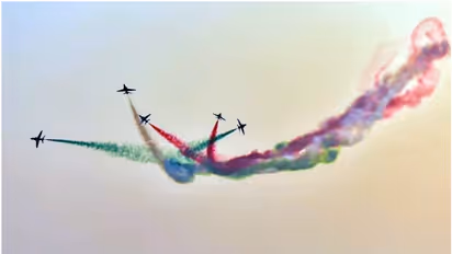 സൗദി ദേശീയദിനാഘോഷങ്ങള്ക്ക് തുടക്കം കുറിച്ച് ജിദ്ദയില് വ്യോമാഭ്യാസ പ്രകടനം