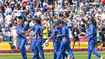 পুরুষ ও মহিলা ক্রিকেটারদের সমান পারিশ্রমিক ঐতিহাসিক পদক্ষেপ, মত রজার বিনির