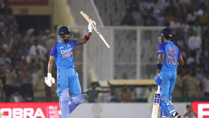 'തോറ്റല്ലോ ഒരല്‍പ്പം ഉളുപ്പ് വേണം'; അര്‍ധസെഞ്ചുറി ആഘോഷിക്കുന്ന ചിത്രം പങ്കുവെച്ച രാഹുലിനെ പൊരിച്ച് ആരാധകര്‍