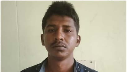  உயிருக்கு உயிரா லவ் பண்ணேன்.. நீ என்ன ஜெயிலுக்கு அனுப்பிட்டே.. தாய், மகளை வீடு புகுந்து வெட்டிய வக்கீல். 