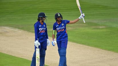 മാസ് ക്ലാസിക്! 143* റണ്‍സുമായി ഹര്‍മന്‍പ്രീത് കൗറിന്‍റെ വിളയാട്ടം; ഇന്ത്യക്ക് 333 റണ്‍സ് 