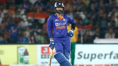 വേണോ ഇങ്ങനെയൊരു ഫിനിഷര്; കട്ട ആരാധകരെ പോലും നാണംകെടുത്തും ഡികെയുടെ കണക്കുകള്