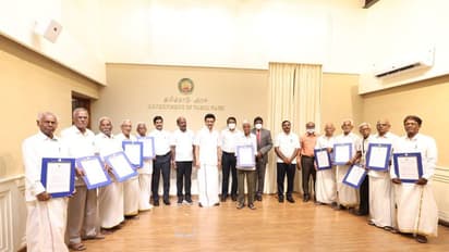 பரம்பரை மருத்துவர்களுக்கு ஓய்வூதியத்தை உயர்த்தி வழங்கி முதலமைச்சர் ஆணை..