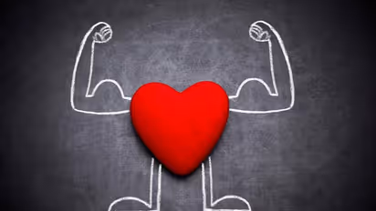 Healthy Heart Tips : ഹൃദയത്തെ ആരോ​ഗ്യകരമായി നിലനിർത്താൻ ജീവിതശെെലിയിൽ ശ്രദ്ധിക്കേണ്ട കാര്യങ്ങളിതാ...