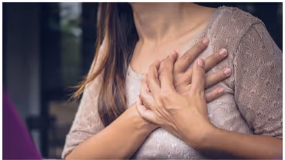 கபடி விளையாடிக் கொண்டிருந்த போது திடீர் மாரடைப்பு.! 10ம் வகுப்பு மாணவி சரிந்து விழுந்து உயிரிழப்பு.!