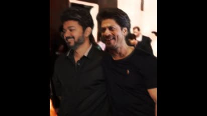 ஜவான் கூட்டணியில் இணைந்தார் விஜய்... அட்லீ, ஷாருக்கான் உடன் தளபதி எடுத்துக்கொண்ட மெர்சல் போட்டோஸ் இதோ