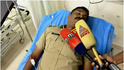 വ്യാപക ആക്രമണം; കൊല്ലത്ത് ഹർത്താൽ അനുകൂലി പൊലീസുകാരെ ബൈക്കിടിച്ച് വീഴ്ത്തി