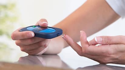 சர்க்கரை நோயா? இனி மருந்து மாத்திரை தேவை இல்லை.. 'இந்த' 2 பானங்கள் மட்டும் குடிச்சா போதும்..!!