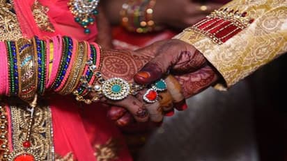 शादी के 12 साल और 2 बच्चे,पत्नी के धर्म का सच जान हिल गया पति