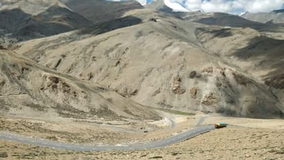 Ladakh Bike Ride Checklist: ಲಡಾಕ್ ಎಂಬ ಅದ್ಭುತ ತಾಣಕ್ಕೆ ಬೈಕ್ ರೈಡ್ ಮಾಡೋ ಮನಸಿದ್ಯಾ? ಹಾಗಿದ್ರೆ ಇವನ್ನು ತಿಳಿಯಿರಿ 