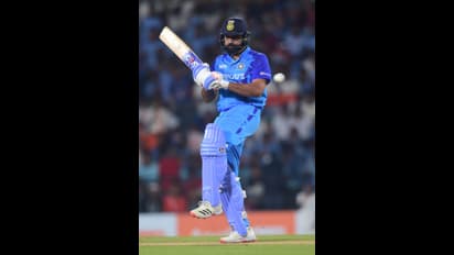 രോഹിത്തും കോലിയും മടങ്ങി; പിടിച്ചു കെട്ടി ദക്ഷിണാഫ്രിക്ക; പവര്‍ പ്ലേയില്‍  ഇന്ത്യക്ക് മോശം റെക്കോര്‍ഡ്