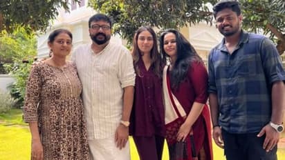 'ഈ നിമിഷം ഞങ്ങളുടെ സ്വകാര്യ അഹങ്കാരം'; സഞ്ജു വീട്ടിലെത്തിയ സന്തോഷത്തിൽ ജയറാം